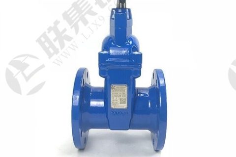 PE管鋪設(shè)管槽井坑開挖安裝水表閥門